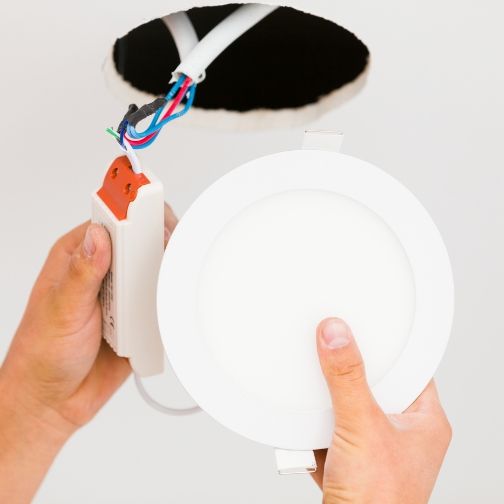 Deckenlicht in der Montage